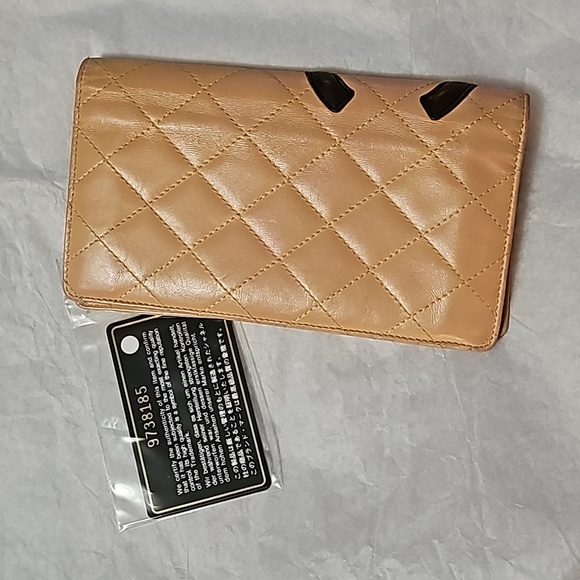 Chanel Cream and Black Cambon Bifold Wallet - Picture 2 of 16